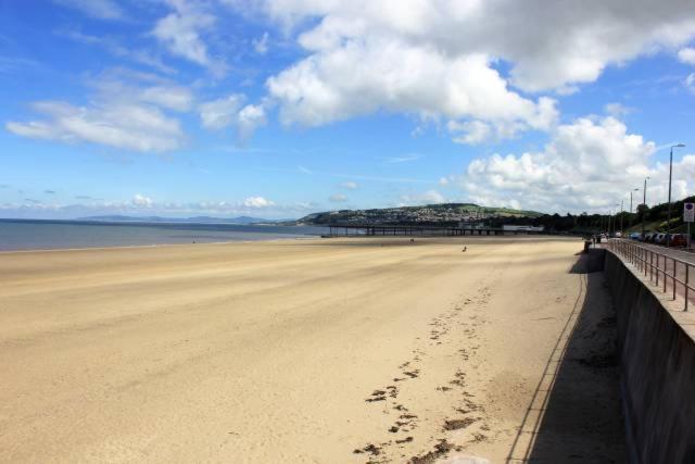 Spacious Newly Built Apartment Rhos On Sea, Colwyn Bay Eksteriør bilde